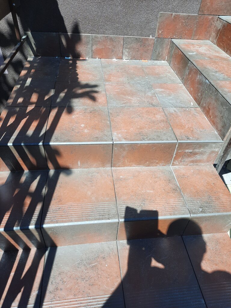 schody zewnętrzne wyłożone płytkami, układanie płytek Palko-Bud