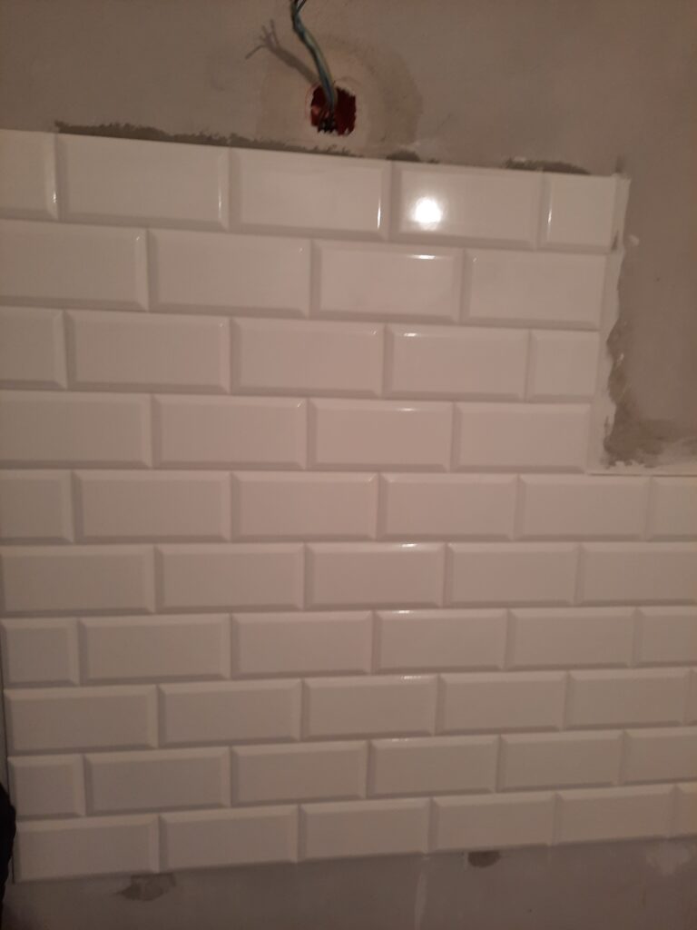 realizacje palko-bud, układanie płytek, płytkowanie Palko-Bud płytki na ścianie