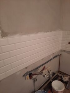 realizacje palko-bud, układanie płytek, płytkowanie Palko-Bud płytki na ścianie