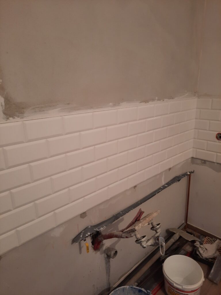 realizacje palko-bud, układanie płytek, płytkowanie Palko-Bud płytki na ścianie