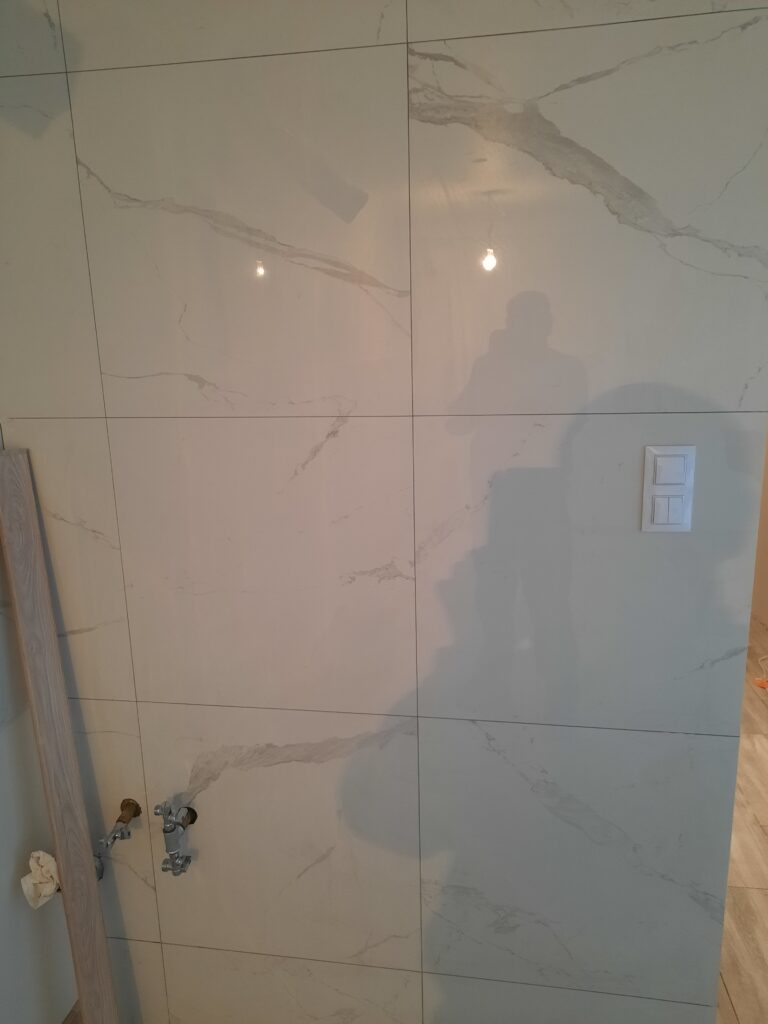 realizacje palko-bud, układanie płytek, płytkowanie Palko-Bud płytki na ścianie