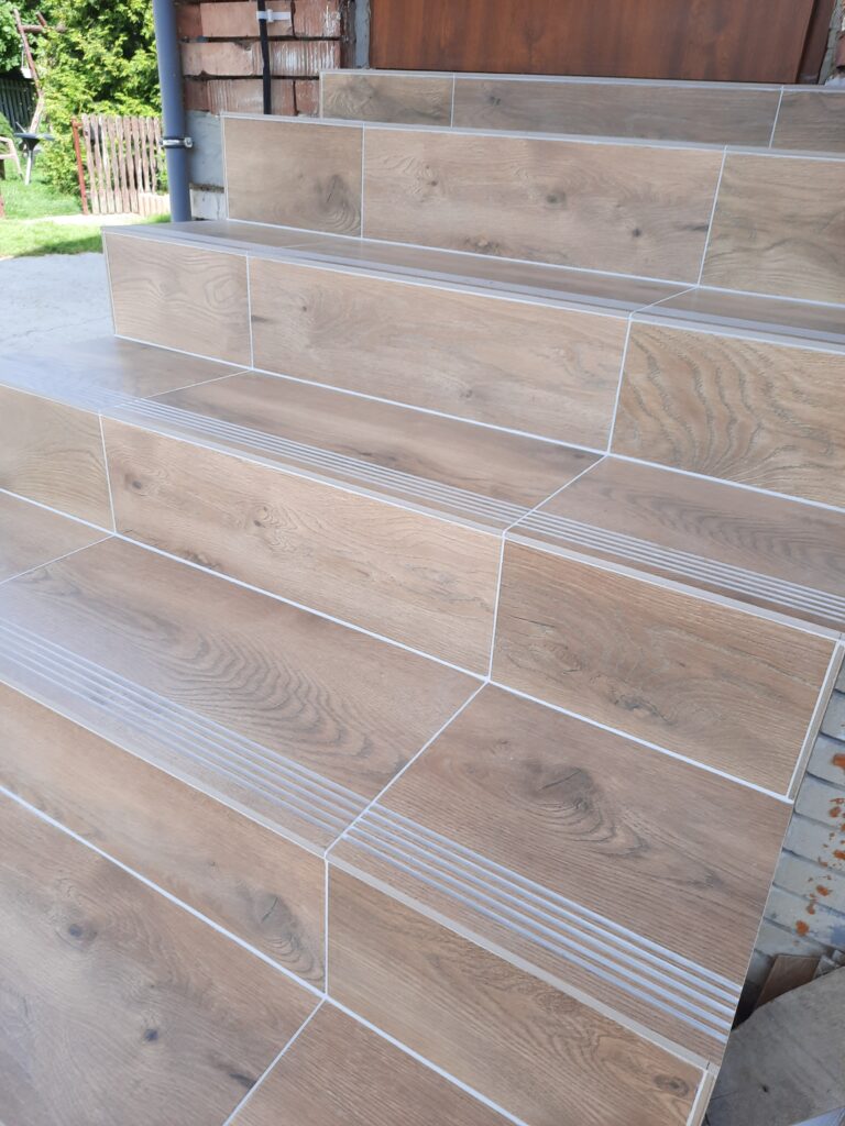 realizacje Palko-Bud, płytki na schodach