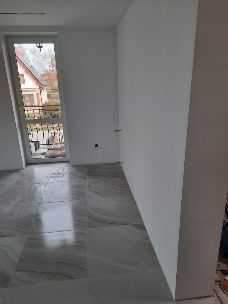 realizacje palko-bud, układanie płytek, płytkowanie Palko-Bud płytki na podłodze