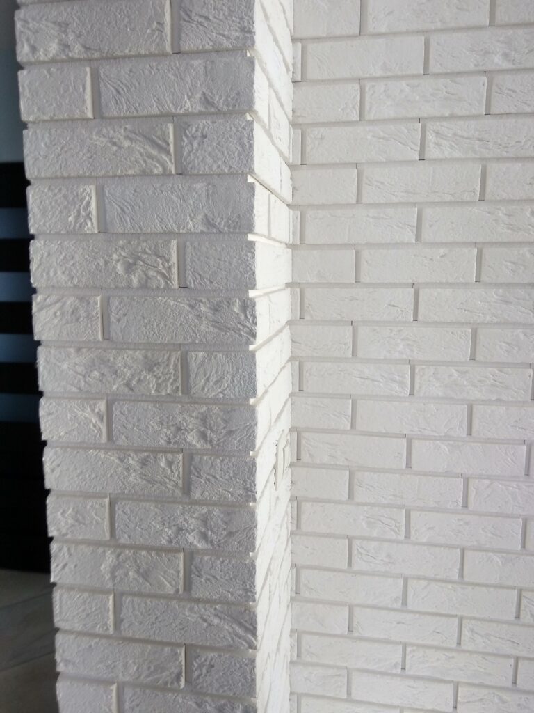 realizacje palko-bud, układanie płytek, płytkowanie Palko-Bud płytki na ścianie