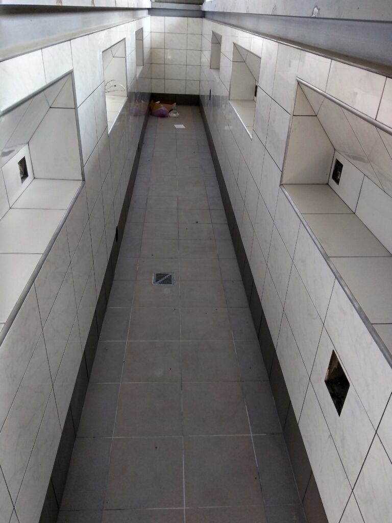 realizacje palko-bud, układanie płytek, płytkowanie Palko-Bud płytki na ścianie