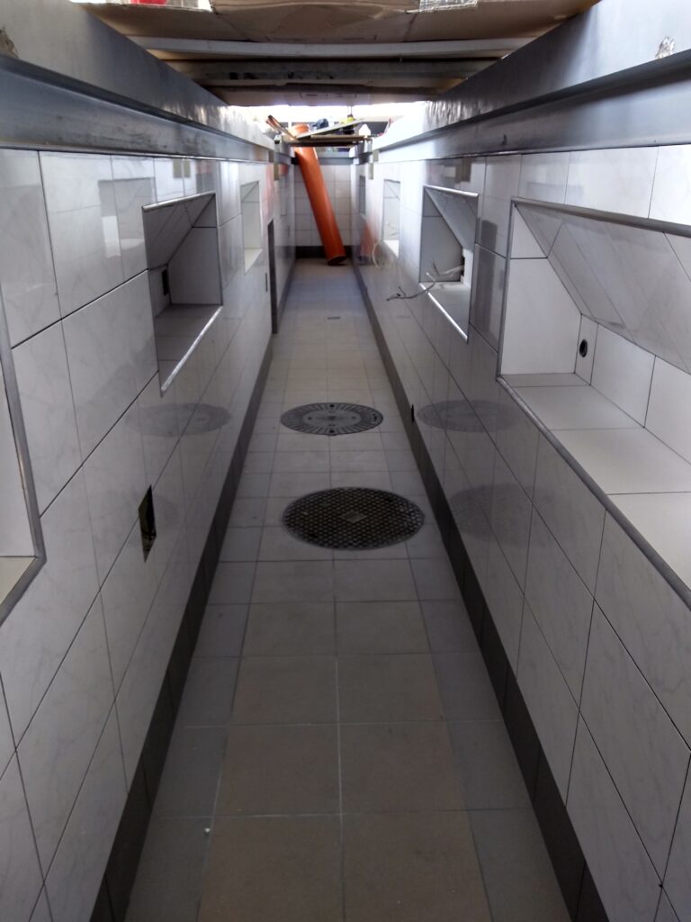 realizacje palko-bud, układanie płytek, płytkowanie Palko-Bud płytki na ścianie