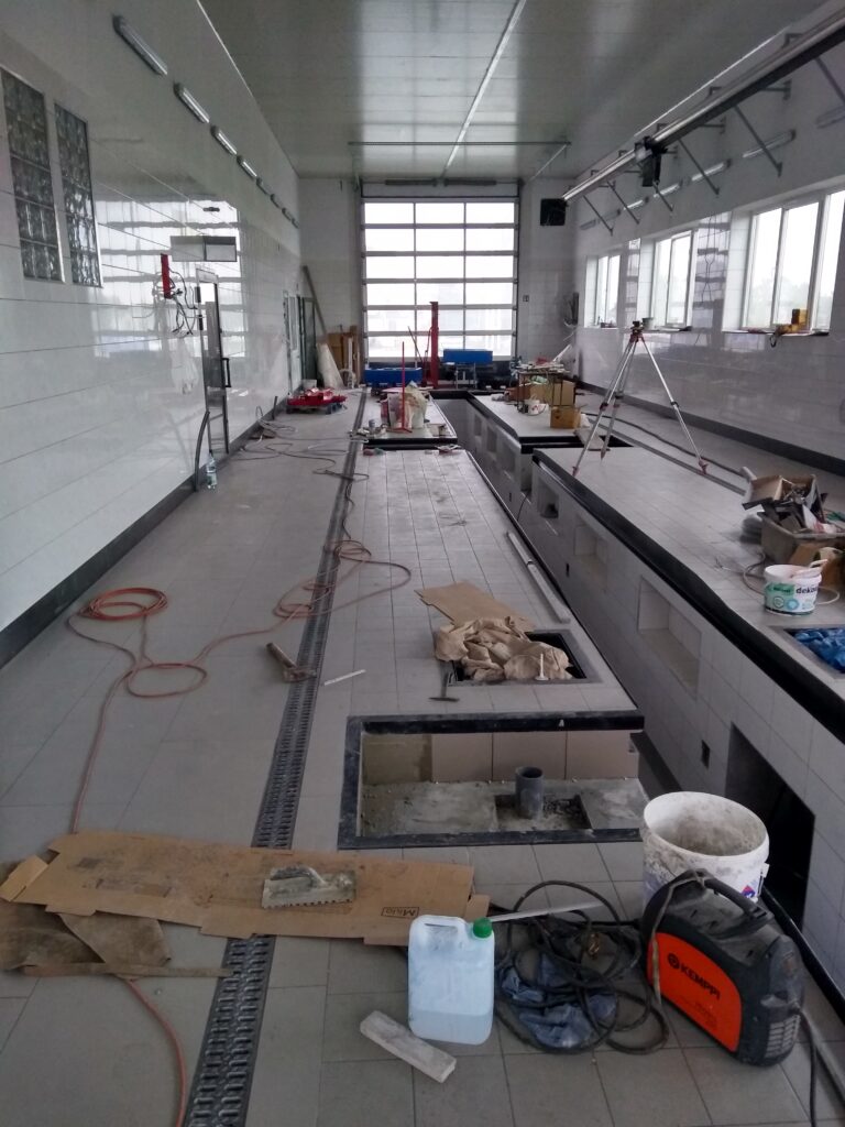 realizacje palko-bud, układanie płytek, płytkowanie Palko-Bud płytki na ścianie