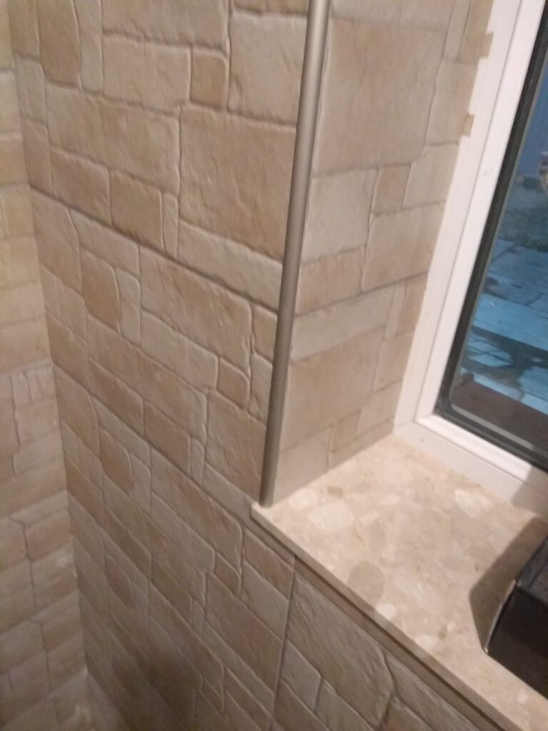 realizacje palko-bud, układanie płytek, płytkowanie Palko-Bud płytki na ścianie