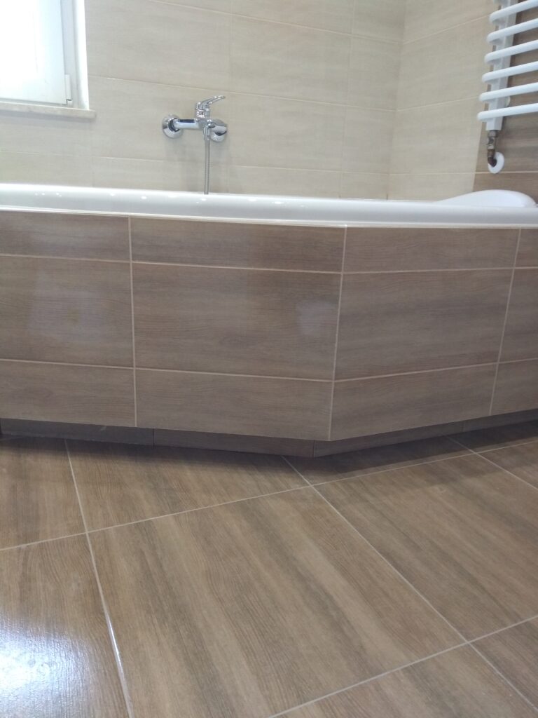 wanna w łazience, układanie płytek w łazience, płytki w łazience, układanie płytek Palko-bud